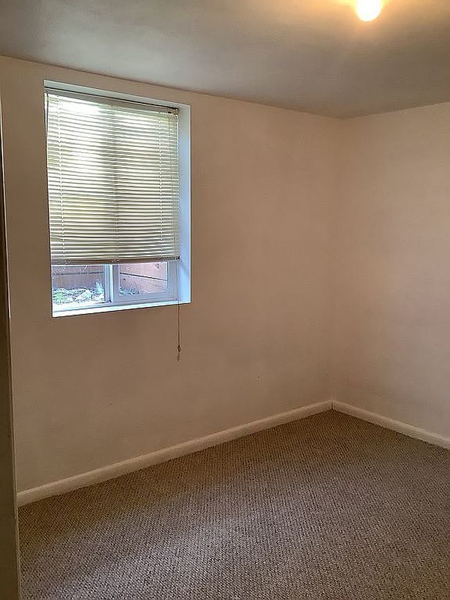 Image of 115 W 6th St