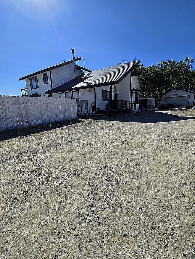 Photo of 3261 Oregon St, Weaverville, CA