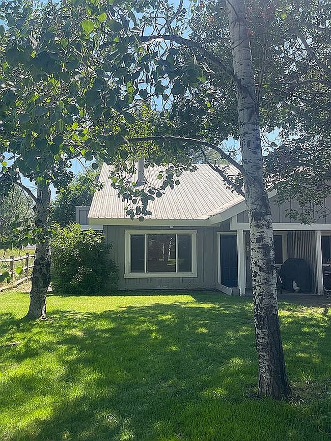 Photo of 220 Pinewood Ln #B, Ketchum, ID