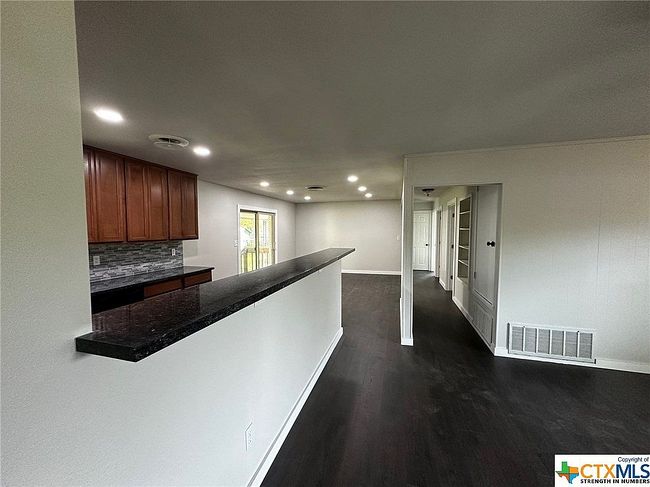 Additional photo 1 of property located at 1215 S Mesquite Ave