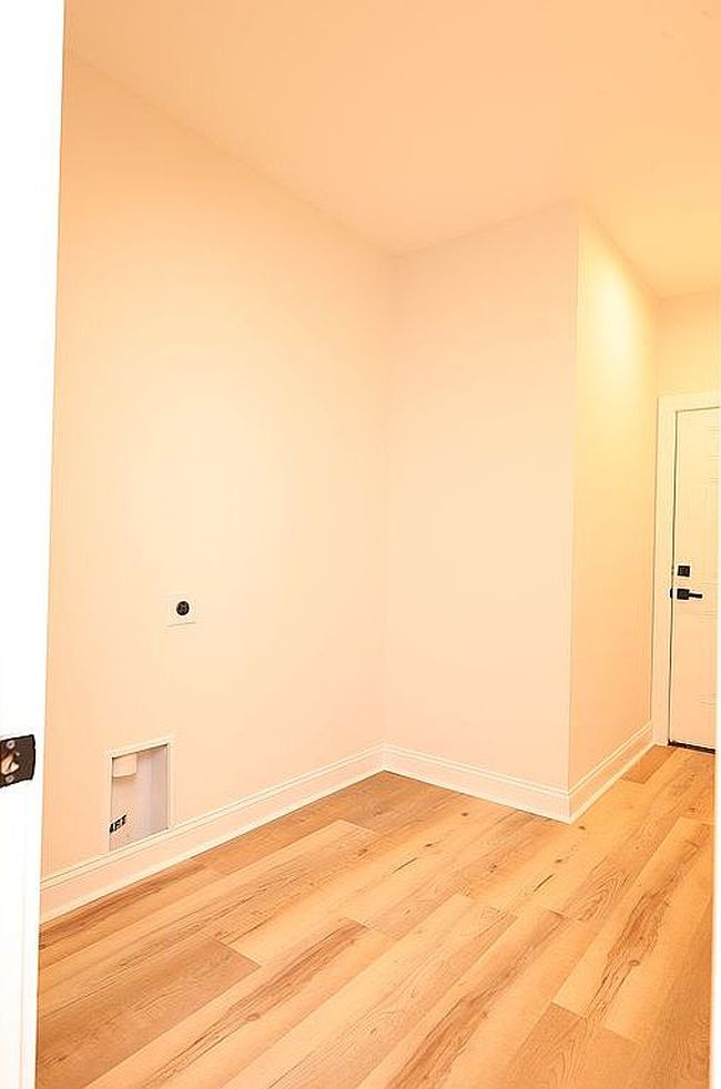 Image of 305 W Waddell St