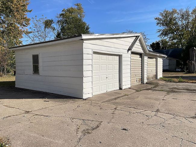 Image of 301 E 7th St