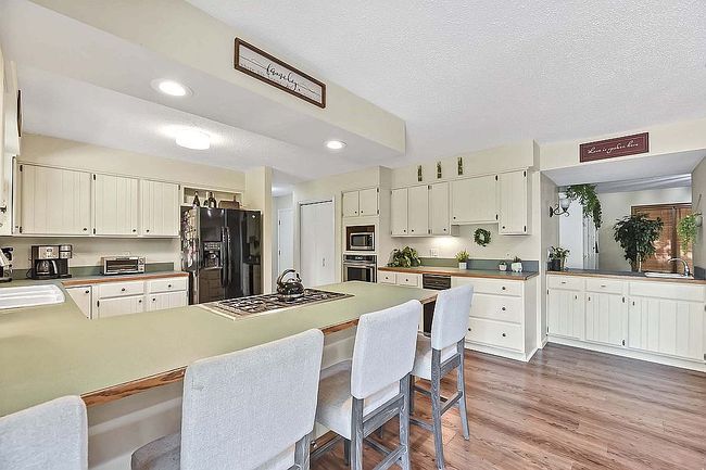 Photo of 619 Cahoon Rd, Bay Village, OH