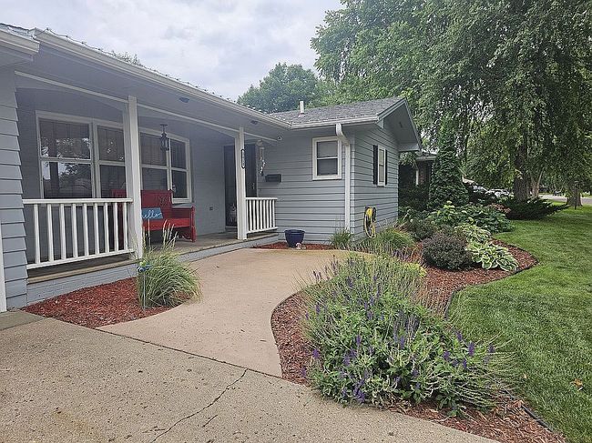 Photo of 2010 Roberts St, Yankton, SD
