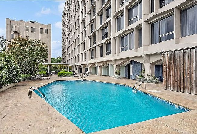 Photo of 2100 Saint Charles Ave Apt 6K, New Orleans, LA