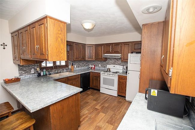 Additional photo 2 of property located at 1408 Royal Oak Ct