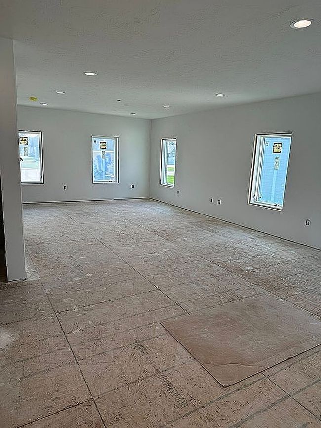 Photo of 810 Mockingbird Dr, North Platte, NE