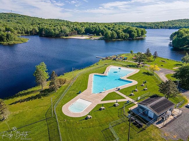 Photo of 50-51 Locust Ridge Rd, Pocono Lake, PA