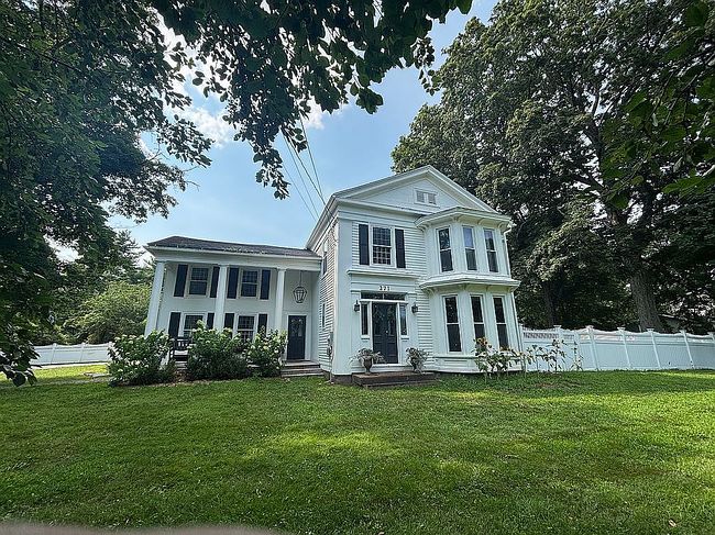 Photo of 271 N Grand St, West Suffield, CT
