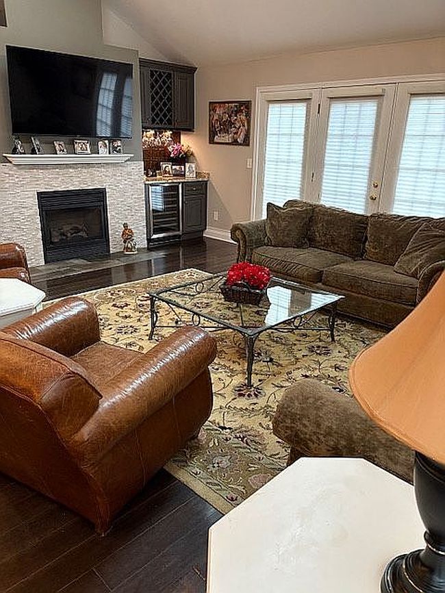 Image of 704 Elmwood Point