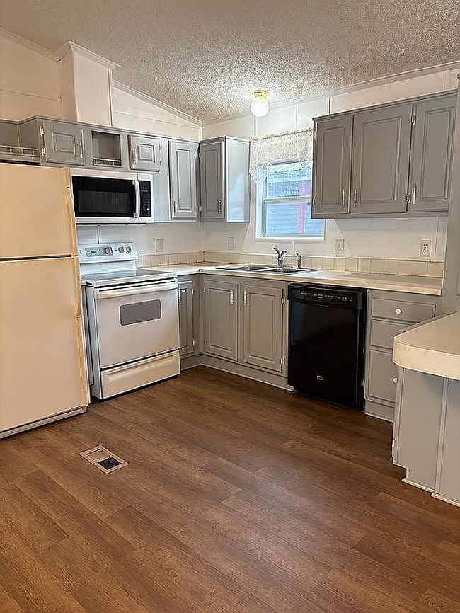 Photo of 10 Beach Ln, Brownsville, TX