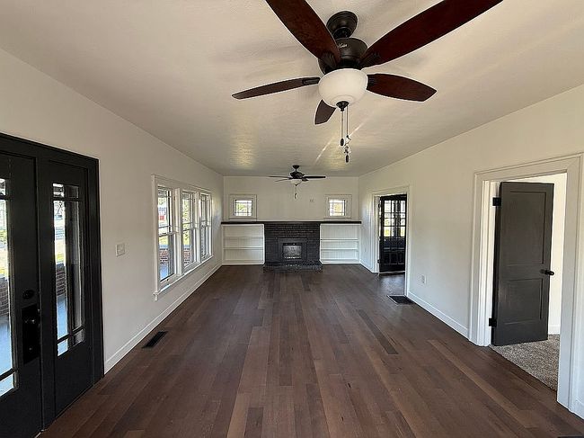 Photo of 242 Walnut St, Clinton, IN
