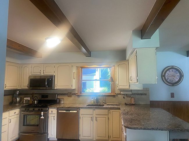 Photo of 816 Sunflower Dr, Chesaning, MI