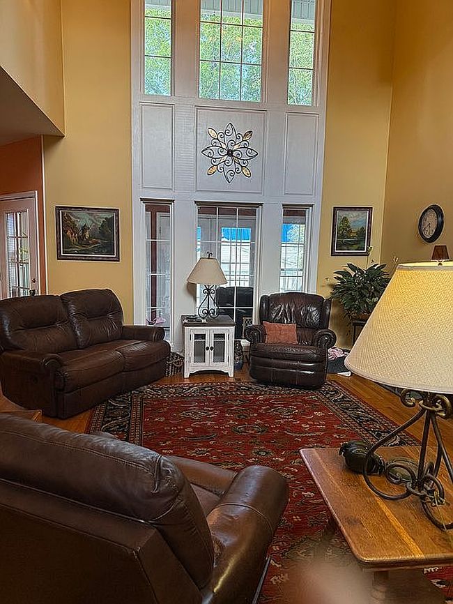 Preview of property located at 802 W Monroe St