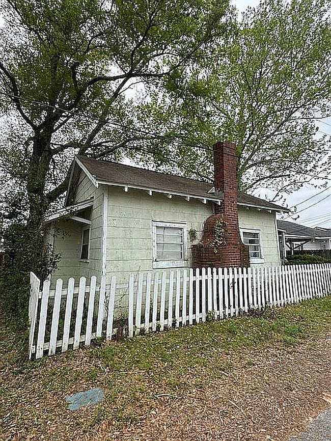 Image of 9 Broadmoor Ln