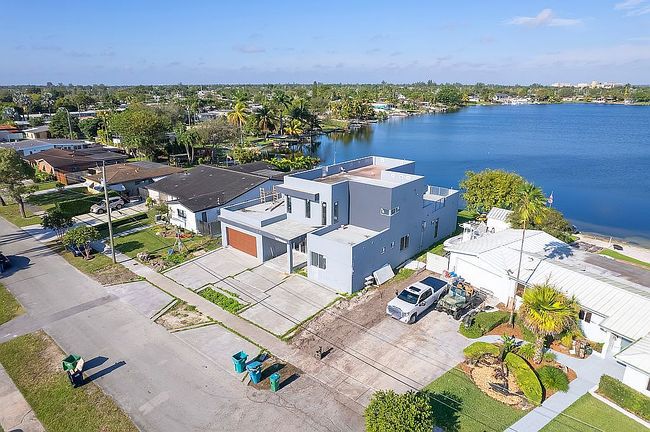 Additional photo 3 of property located at 10755 Sw 52nd Ter