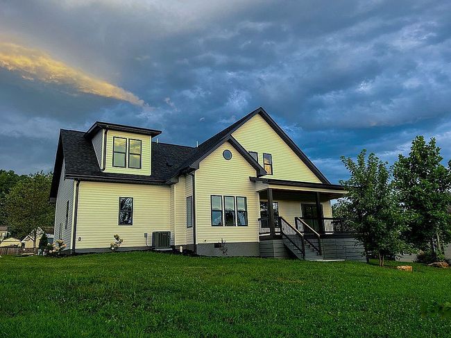 Photo of 38 Red Laurel Ct, Hendersonville, NC