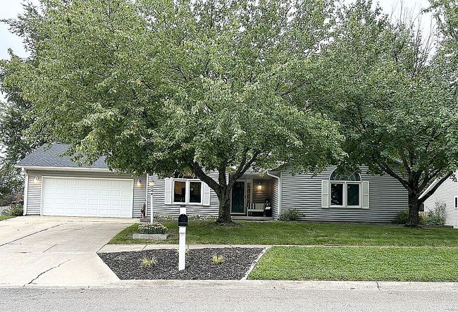 Photo of 319 N Phil Gould Dr, Hanna City, IL