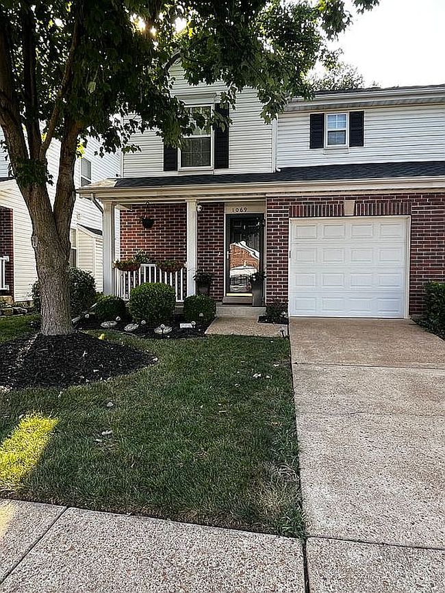 Photo of 1069 Big Bend Crossing Dr, Valley Park, MO