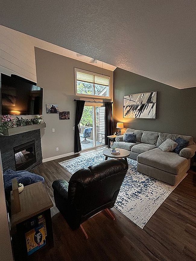 Photo of 354 Country Club Ct, Eldridge, IA