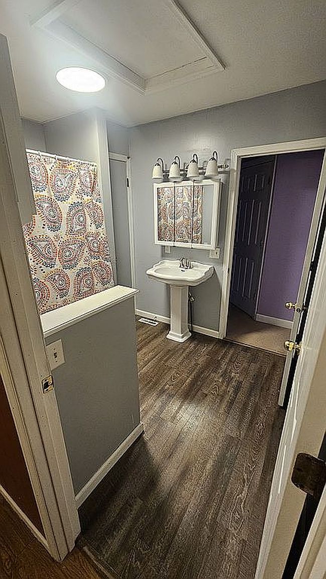 Image of 204 W Robinson St