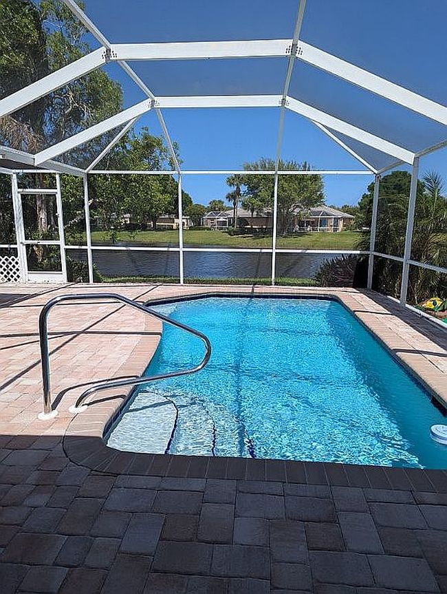 Image of 1248 Nw Bentley Cir Apt A