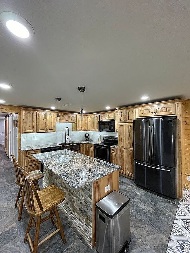 Image of 400 Broadway Ave
