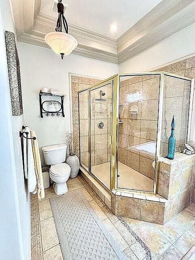 Image of 1015 N Valley View Dr