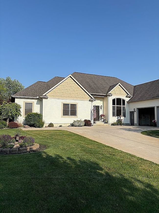 Photo of 628 Leeward Ct