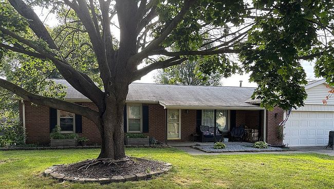 Photo of 2823 Fox Pointe Dr, Columbus, IN
