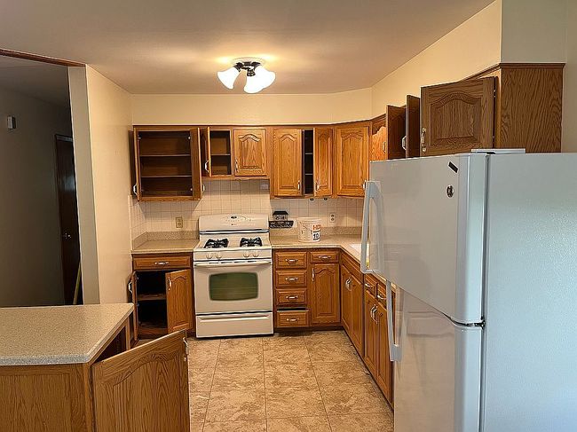 Photo of 1843 Quayle Dr, Akron, OH