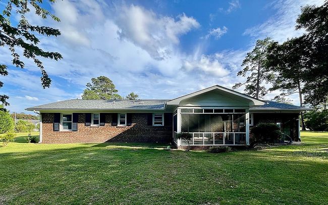 Photo of 3600 Mandy Ln, Morehead City, NC