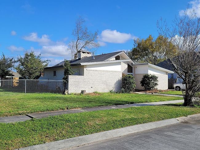 Image of 2437 Charles Dr