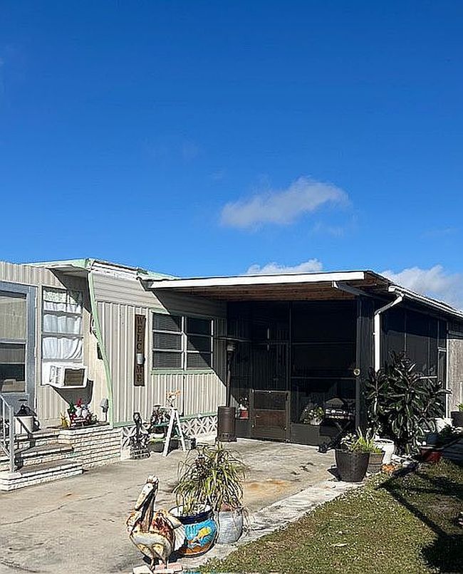 Image of 935 W Bonaire Ave