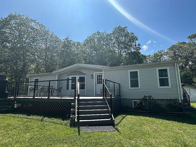 Photo of 154 Plum Ln, Dingmans Ferry, PA