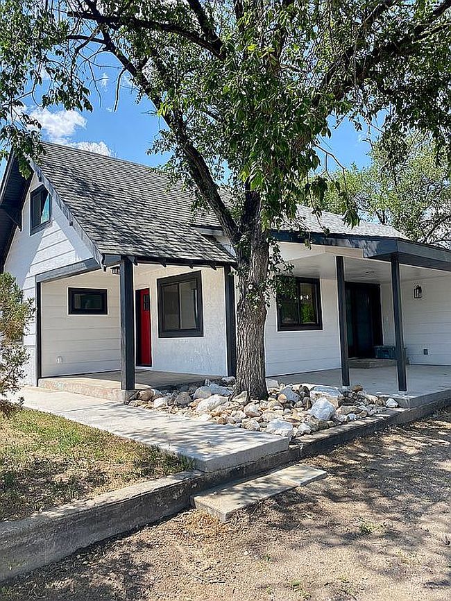 Photo of 1604 16th St, Wheatland, WY