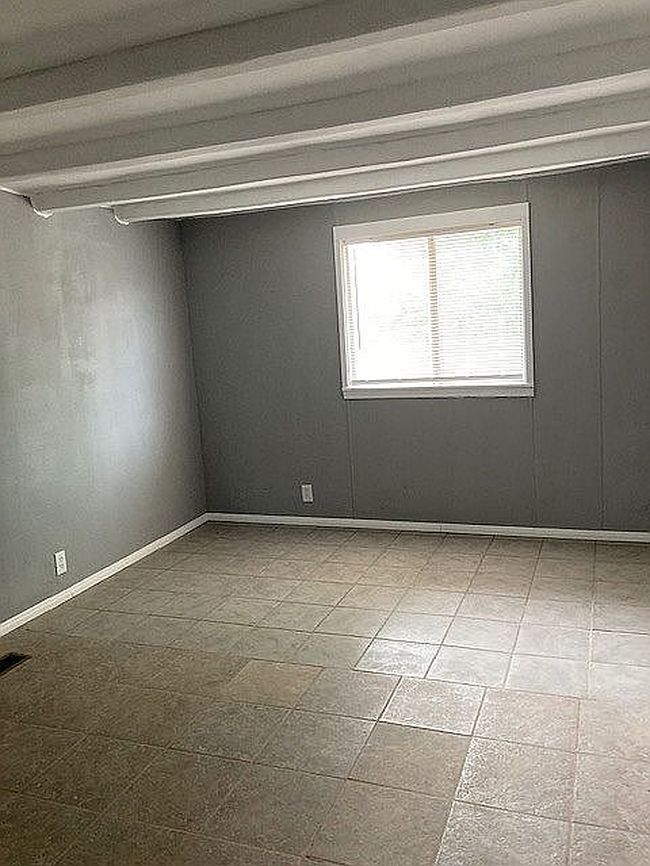 Additional photo 1 of property located at 110 Jennifer Ln