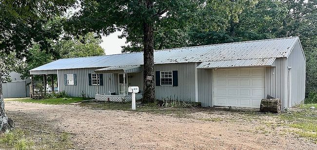 Photo of 170 Blue Bird Ln, Linden, TN