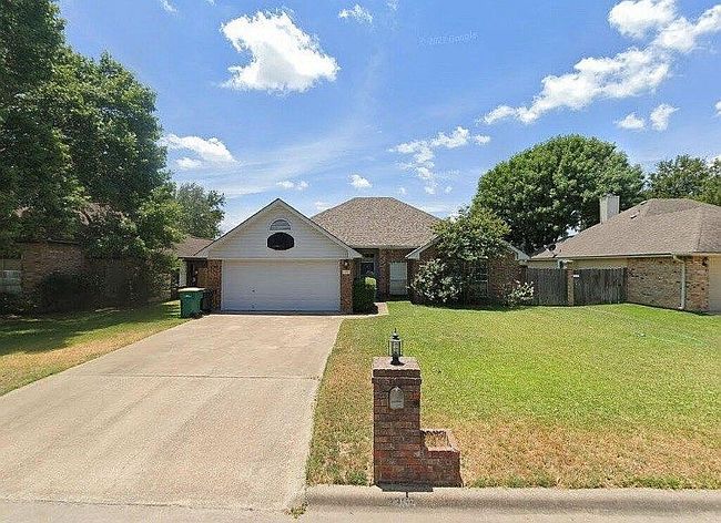 Photo of 2305 Horseshoe Bnd, Temple, TX