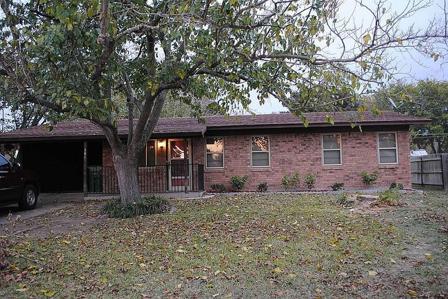 Photo of 305 Highland Dr, Burnet, TX