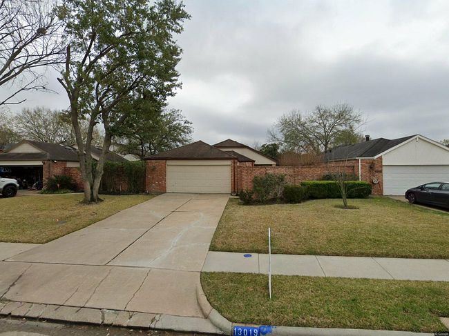 Photo of 13019 Stancliff Oaks St, Sugar Land, TX