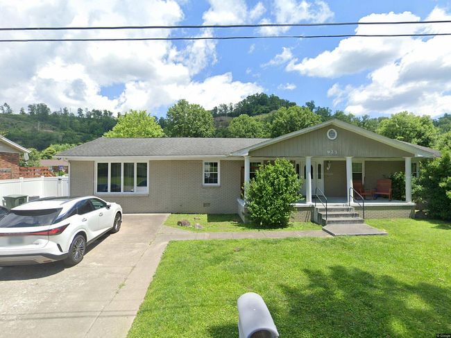 Image of 923 Dogwood Ln