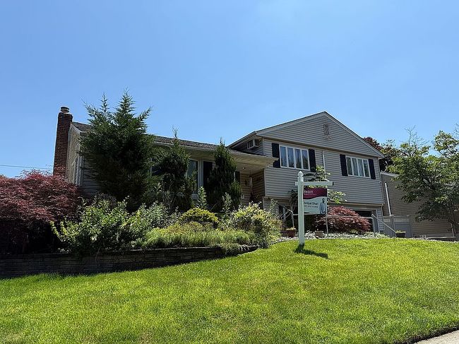 Photo of 168 Gerhard Rd, Plainview, NY
