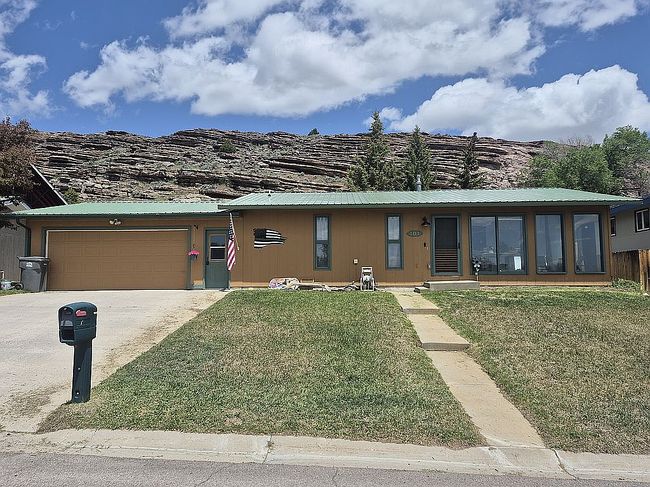Photo of 101 W Larsen St, Rawlins, WY