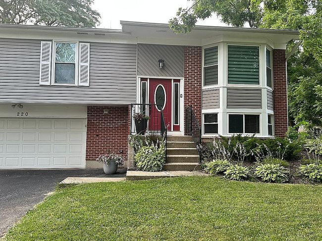 Photo of 220 Falcon Ridge Way, Bolingbrook, IL