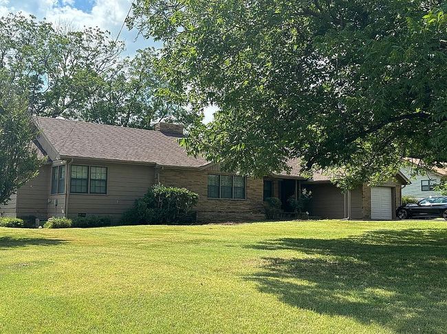 Photo of 710 W 17th St, Sulphur, OK