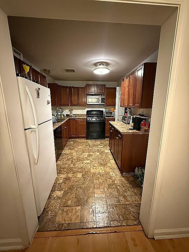 Photo of 43 Komonchak Cir, West Haverstraw, NY