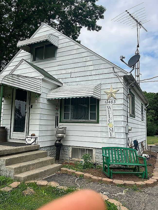 Photo of 12483 Tuscola Rd, Clio, MI
