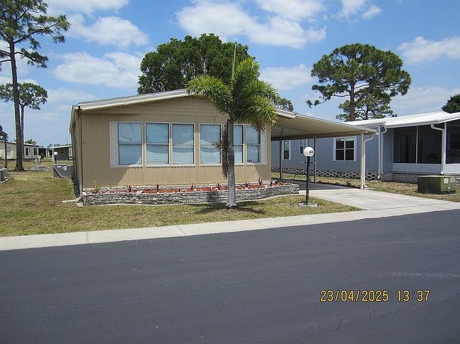 Photo of 38 Sunset Cir, North Fort Myers, FL