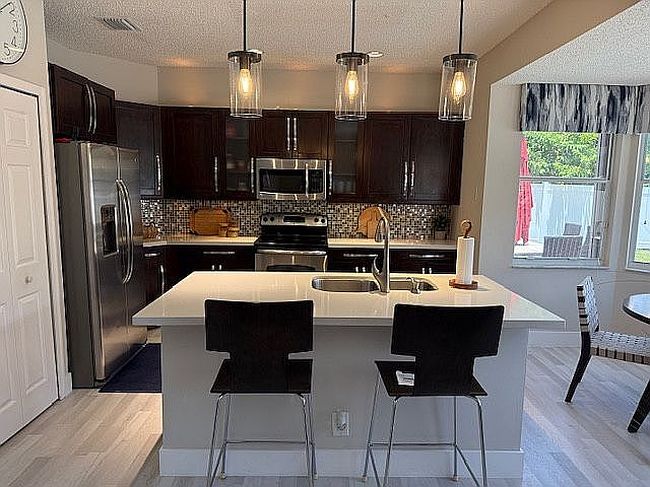 Photo of 377 Sw 188th Ter, Pembroke Pines, FL